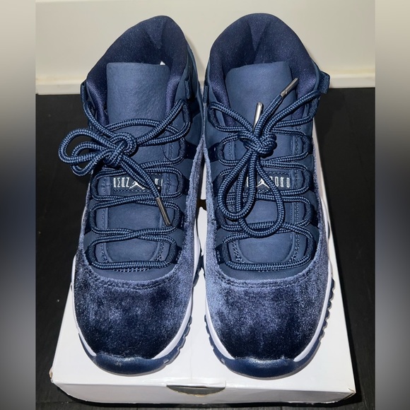 Women’s Air Jordan 11 Retro - Picture 2 of 7